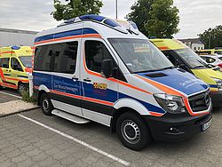 Der Wünschewagen des Arbeiter-Samariter-Bund Baden-Württemberg, ausgestattet mit dem mobilen WLAN Router CAR-A-WAN.112.